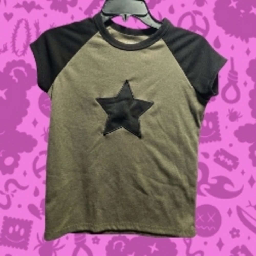 cutest lil star tee ever ☆olive green body with black raglan sleeves - SIZE L